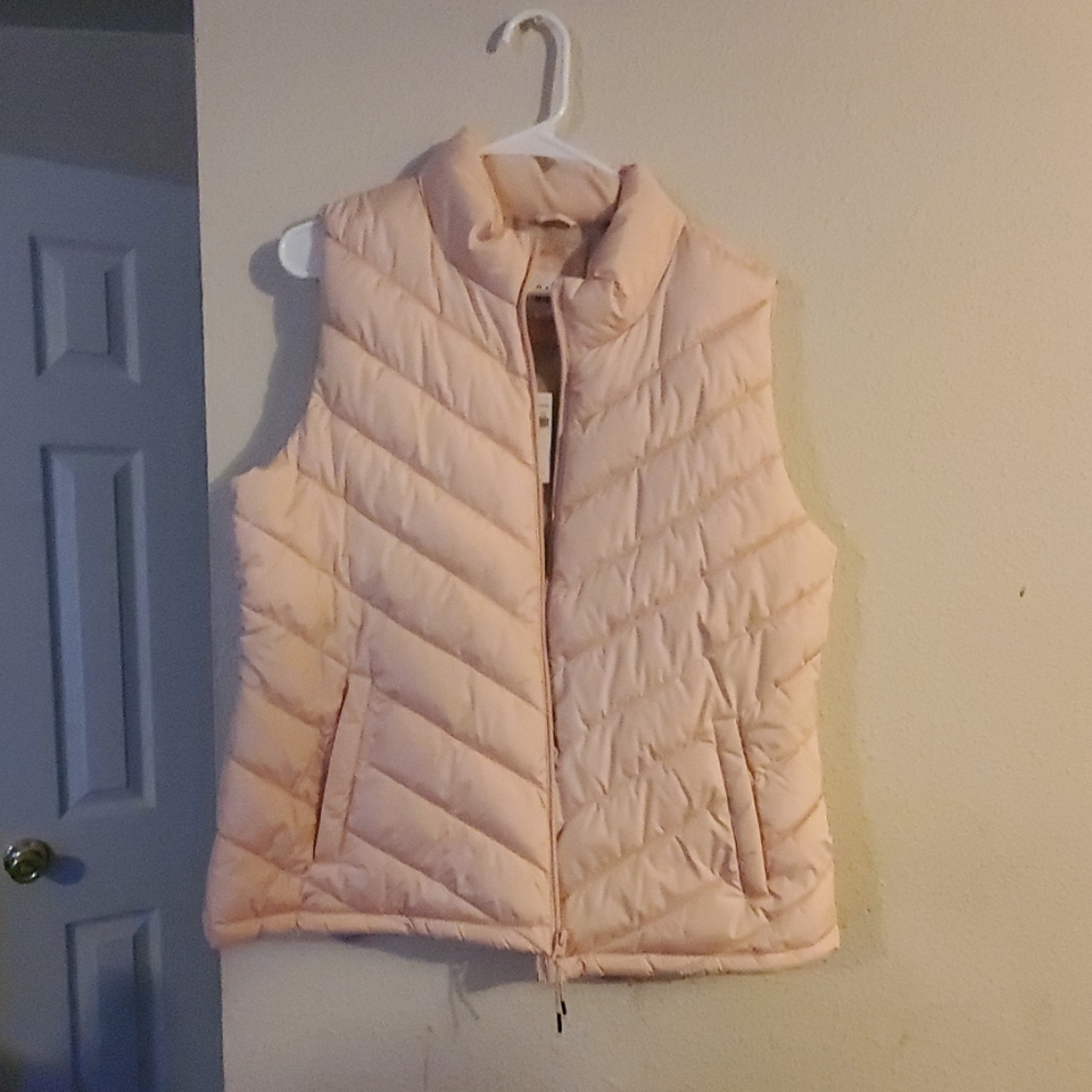 Gap puffer vest